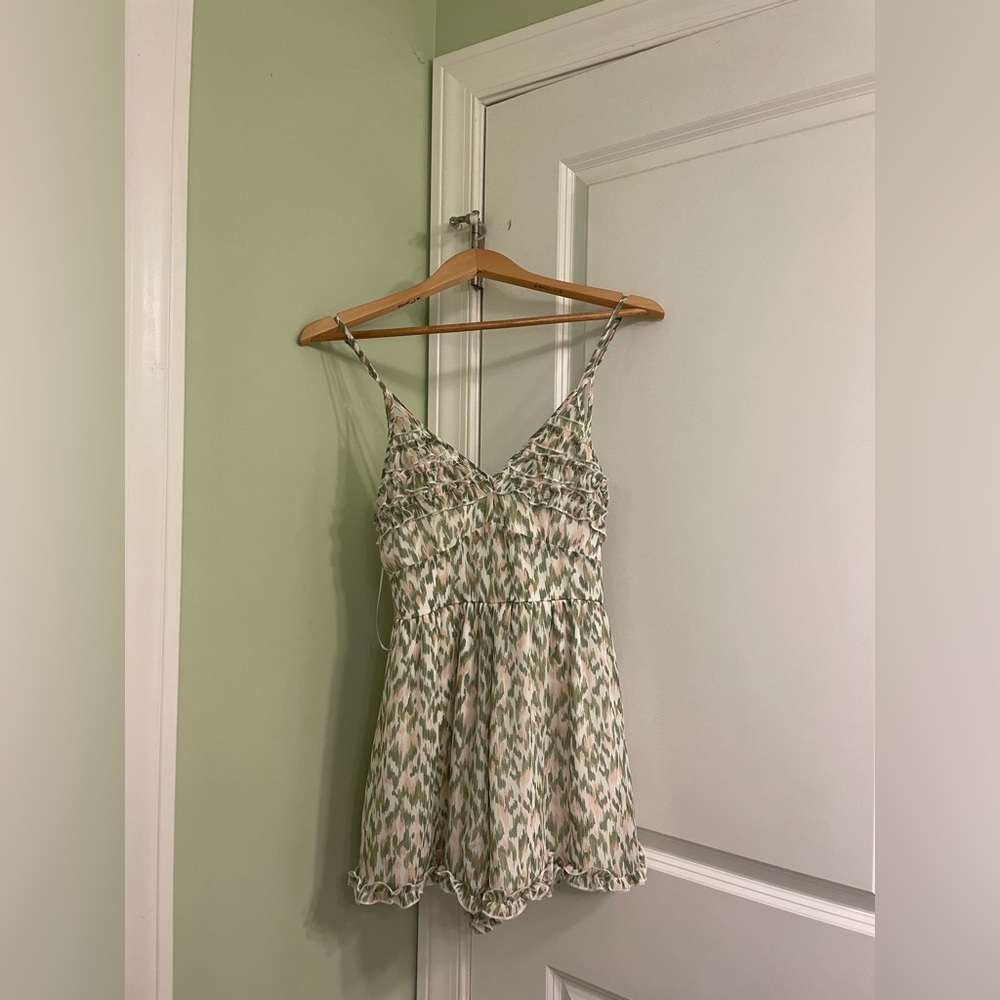Francesca’s Mi Ami Sleeveless Floral Romper